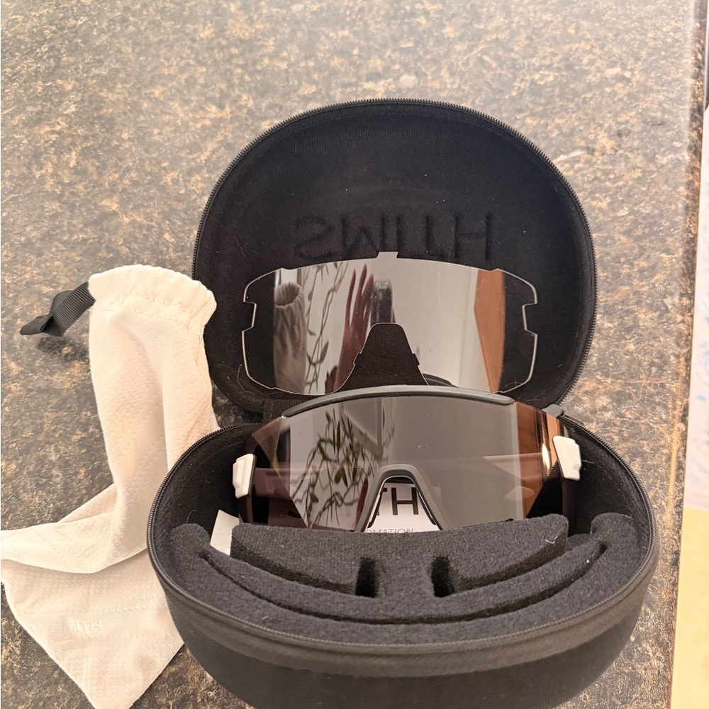 SMITH Black Reflective Lens Wildcat shades with Protective Case and clear lens.